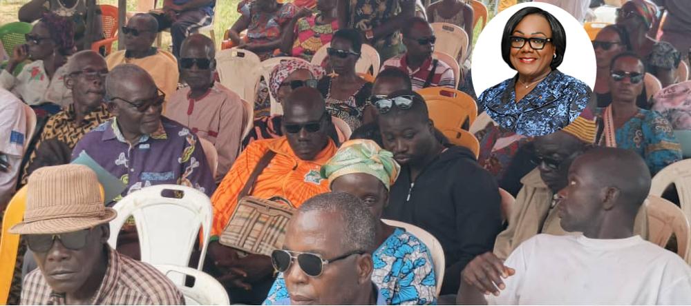 CÔTE D’IVOIRE : ACTION HUMANITAIRE A TOULEPLEU / LA PRESIDENTE DU CONSEIL REGIONAL DU CAVALLY ANNE DESIREE OULOTO DONNE LA JOIE DE VIVRE AUX MALADES DE LA CATARACTE 